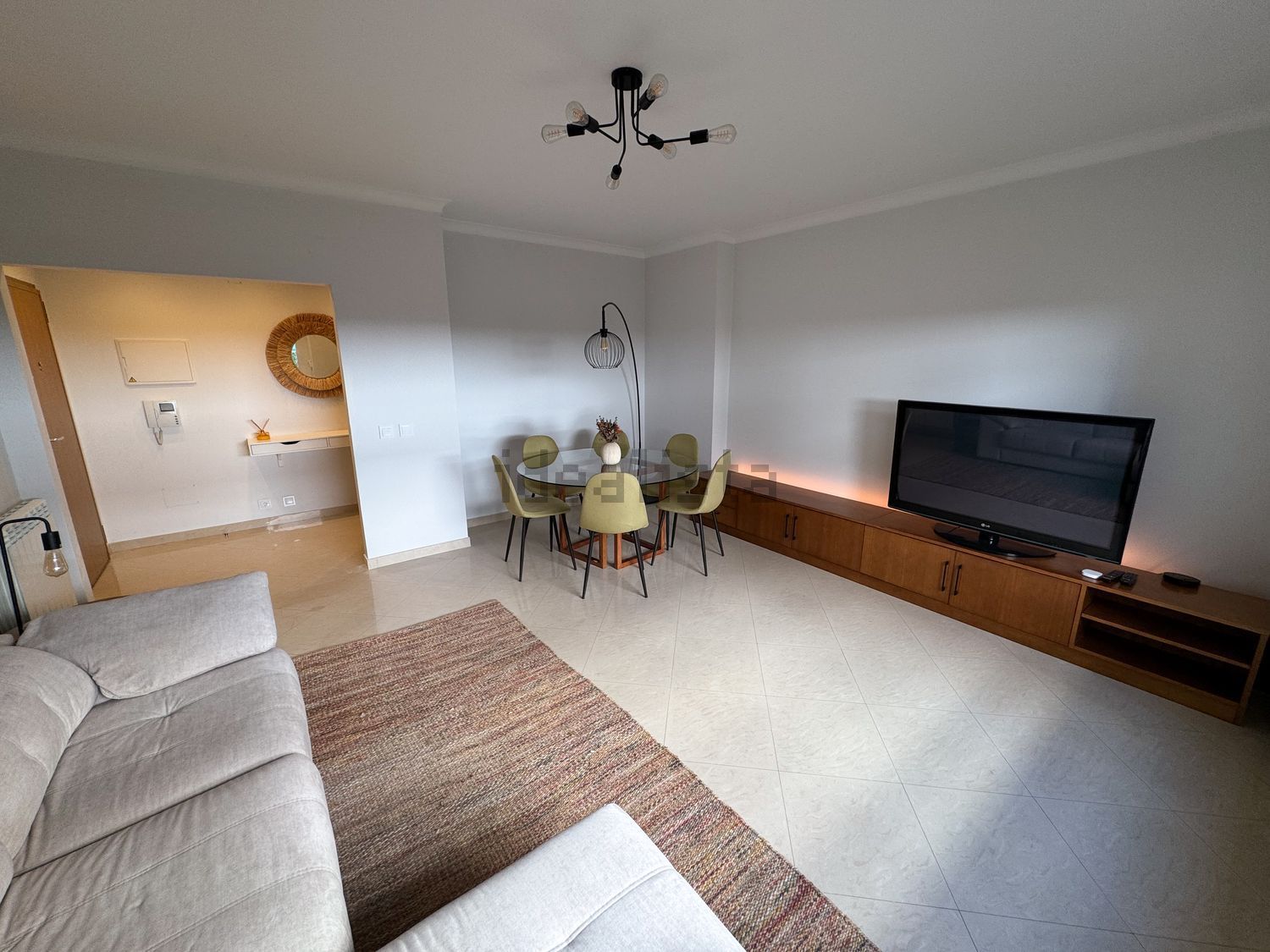 出租公寓 t2在Santo António dos Cavaleiros e Frielas - 客厅