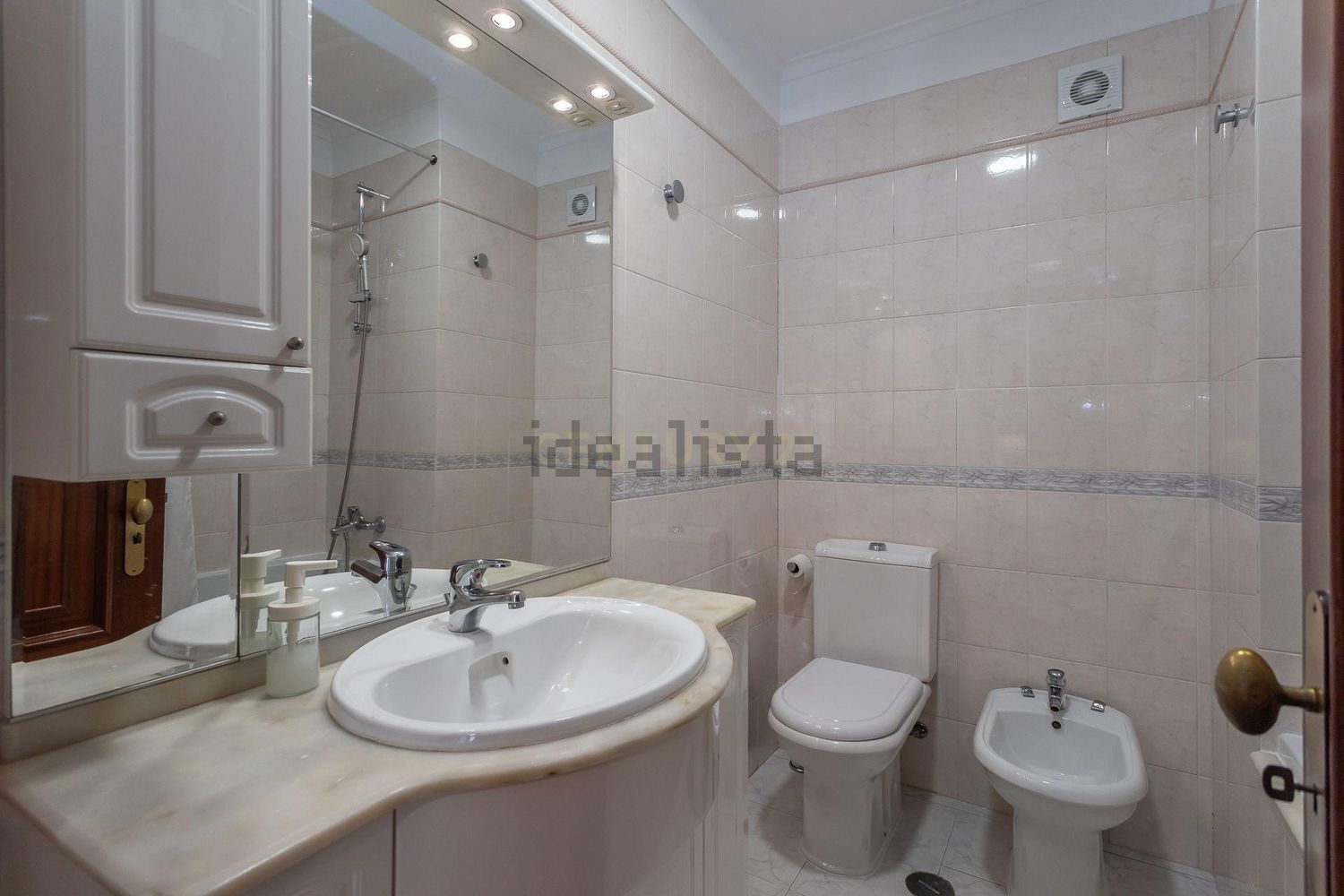 出租公寓 t3在Rua Mário Eloy, 1 - 卫生间