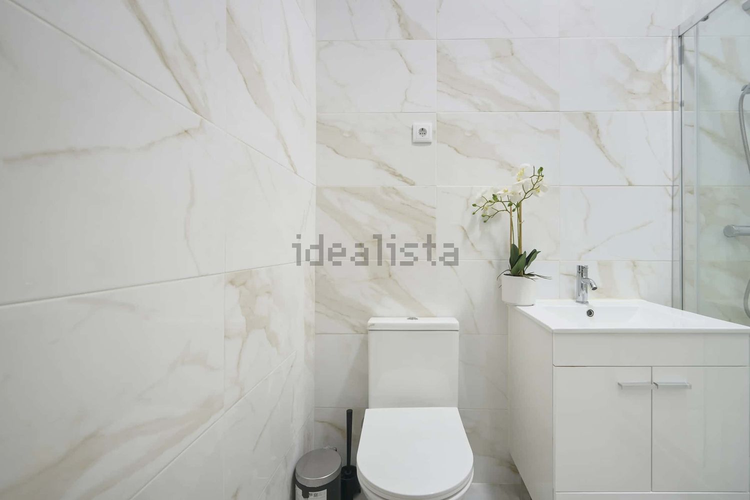 出租房间在Largo Vitorino Damásio, 2 - 卫生间