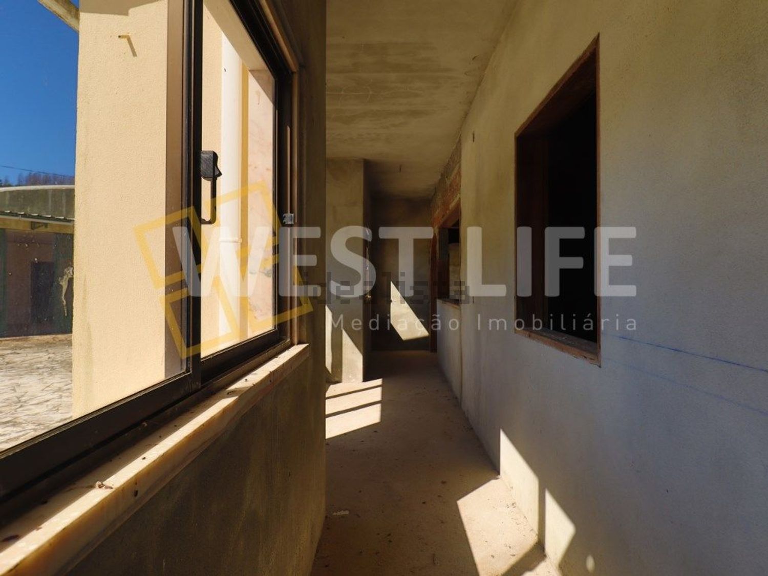 小楼房或独栋别墅出售在Venda do Pinheiro e Santo Estêvão das Galés - 过道