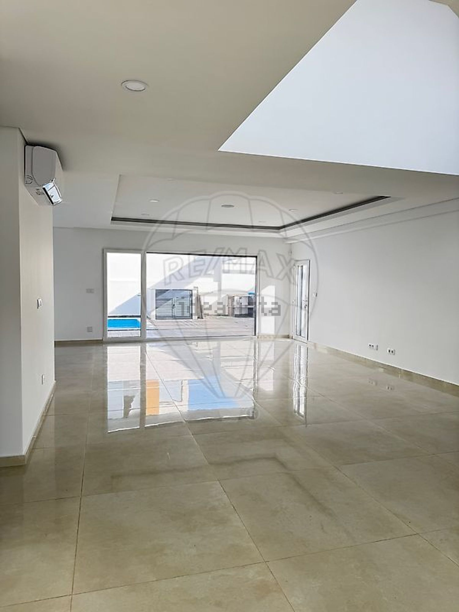 小楼房或独栋别墅出售在Alameda Miguel Torga - 照片