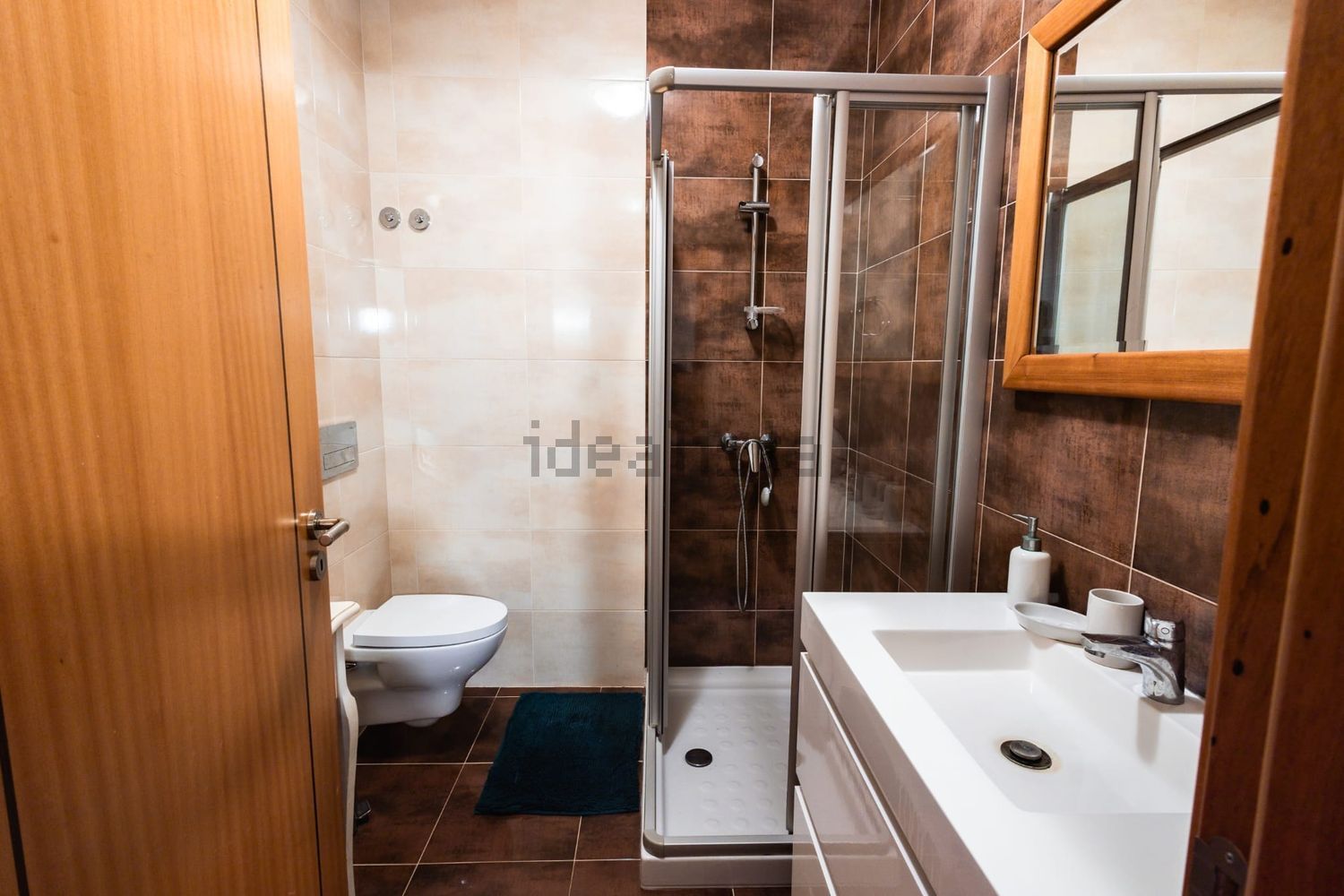 小楼房或独栋别墅出售在Peral - 卫生间