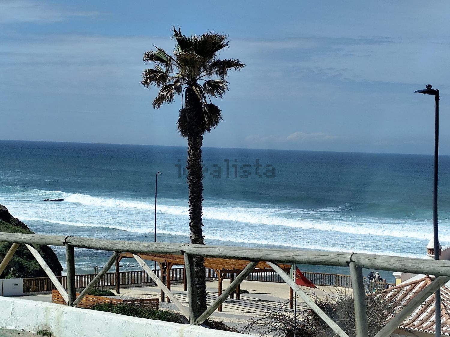 小楼房或独栋别墅出售在Rua Central - 周边