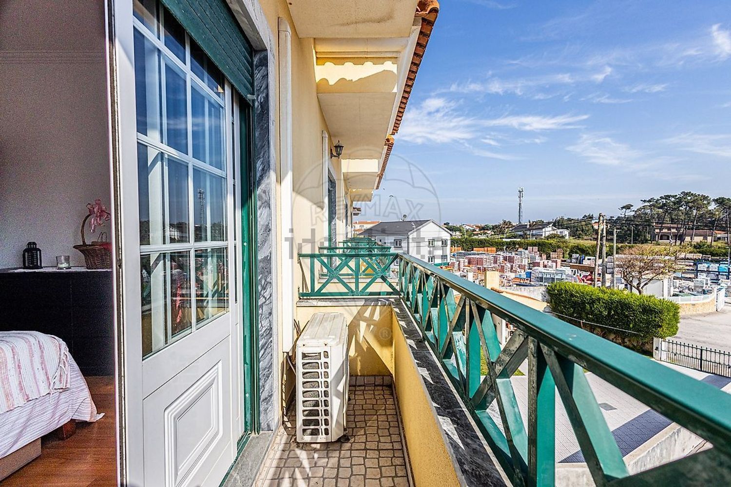 小楼房或独栋别墅出售在Rua das Flores - 阳台