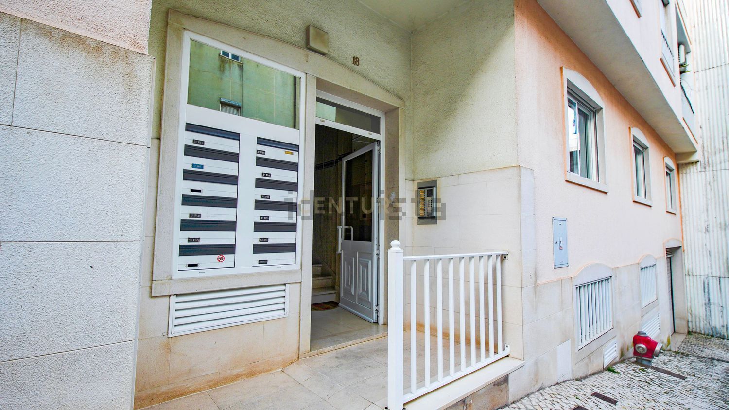 公寓 t3出售在Rua Rafael Bordalo Pinheiro, 18 - 照片