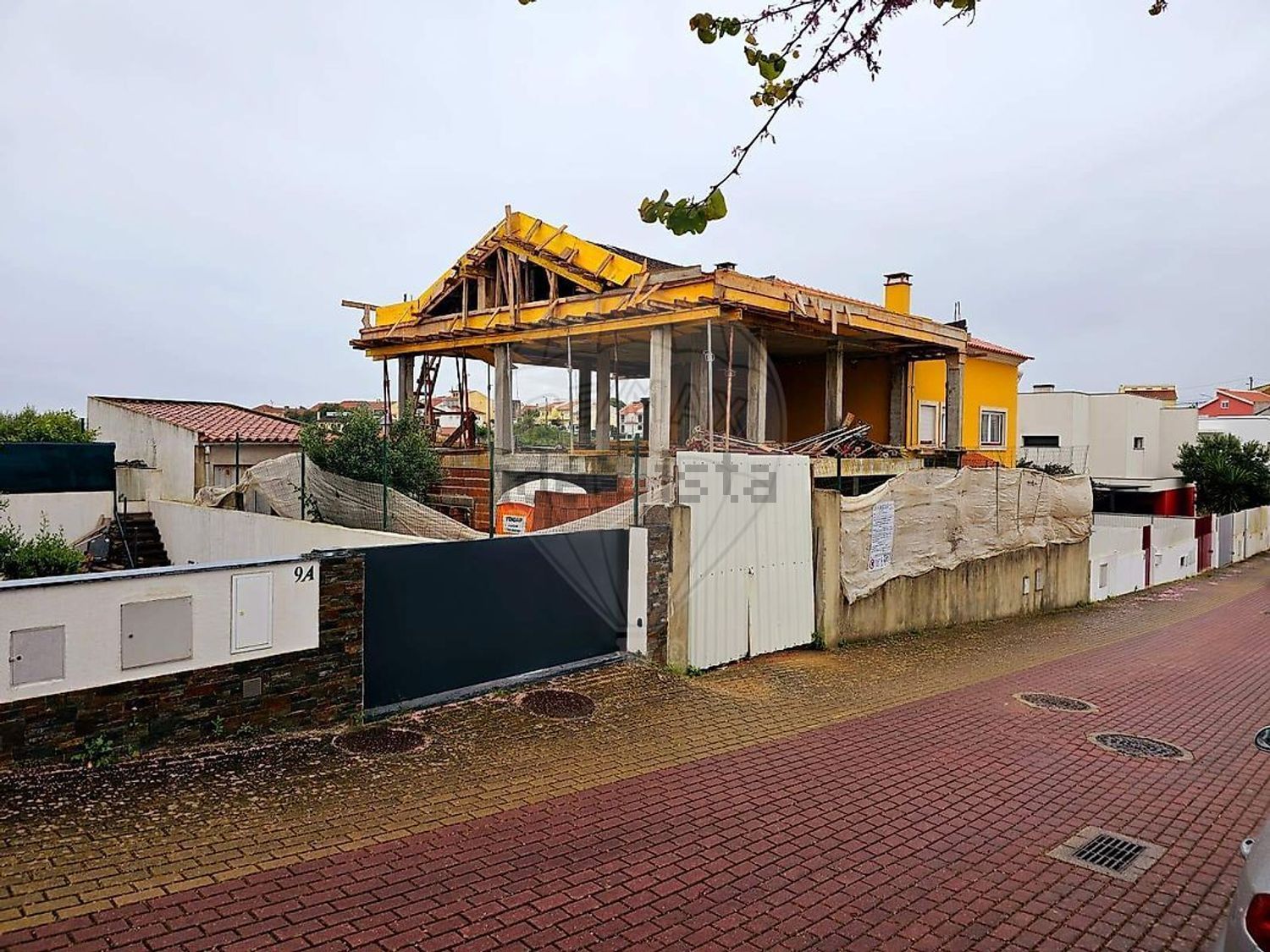 小楼房或独栋别墅出售在Rua Vale Rasteiro - 外立面