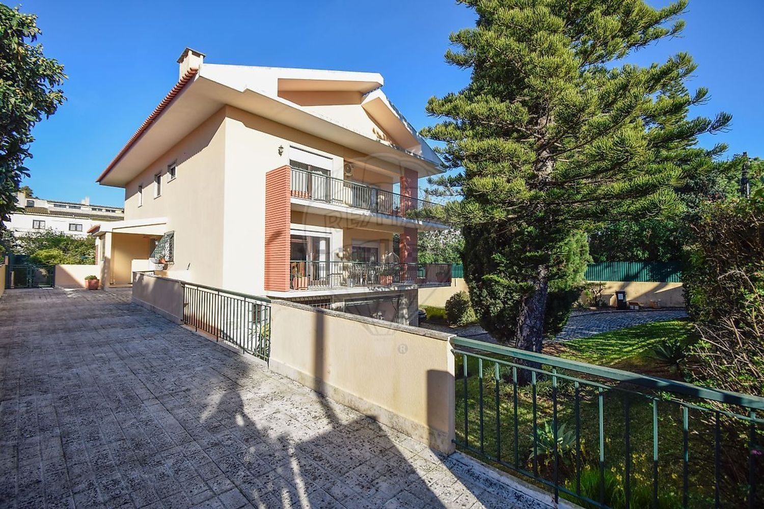 小楼房或独栋别墅出售在Rua da Quinta das Palmeiras - 外立面