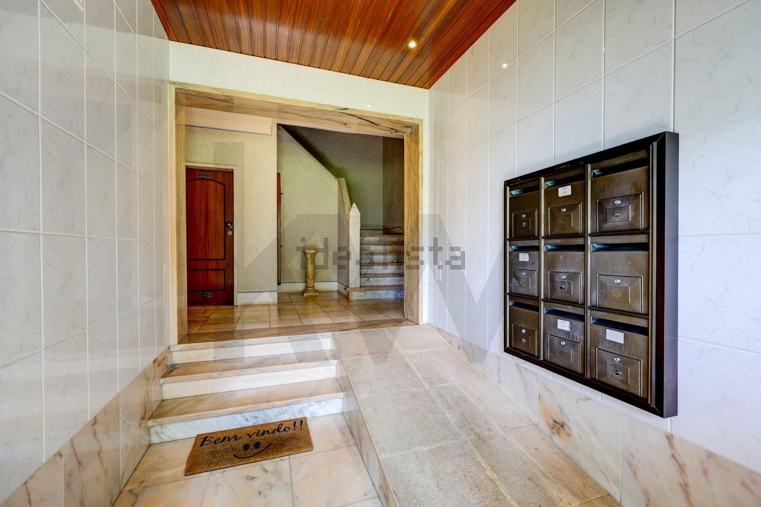 复式公寓出售在Rua Salgueiro Maia s/n - 过道