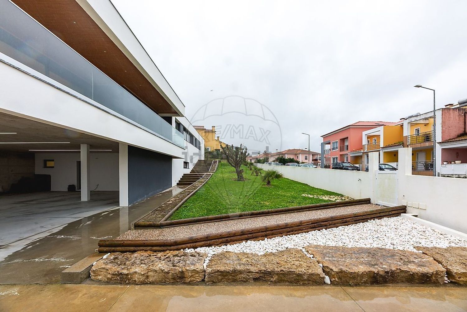 小楼房或独栋别墅出售在Rua Mato Moreira - 游泳池