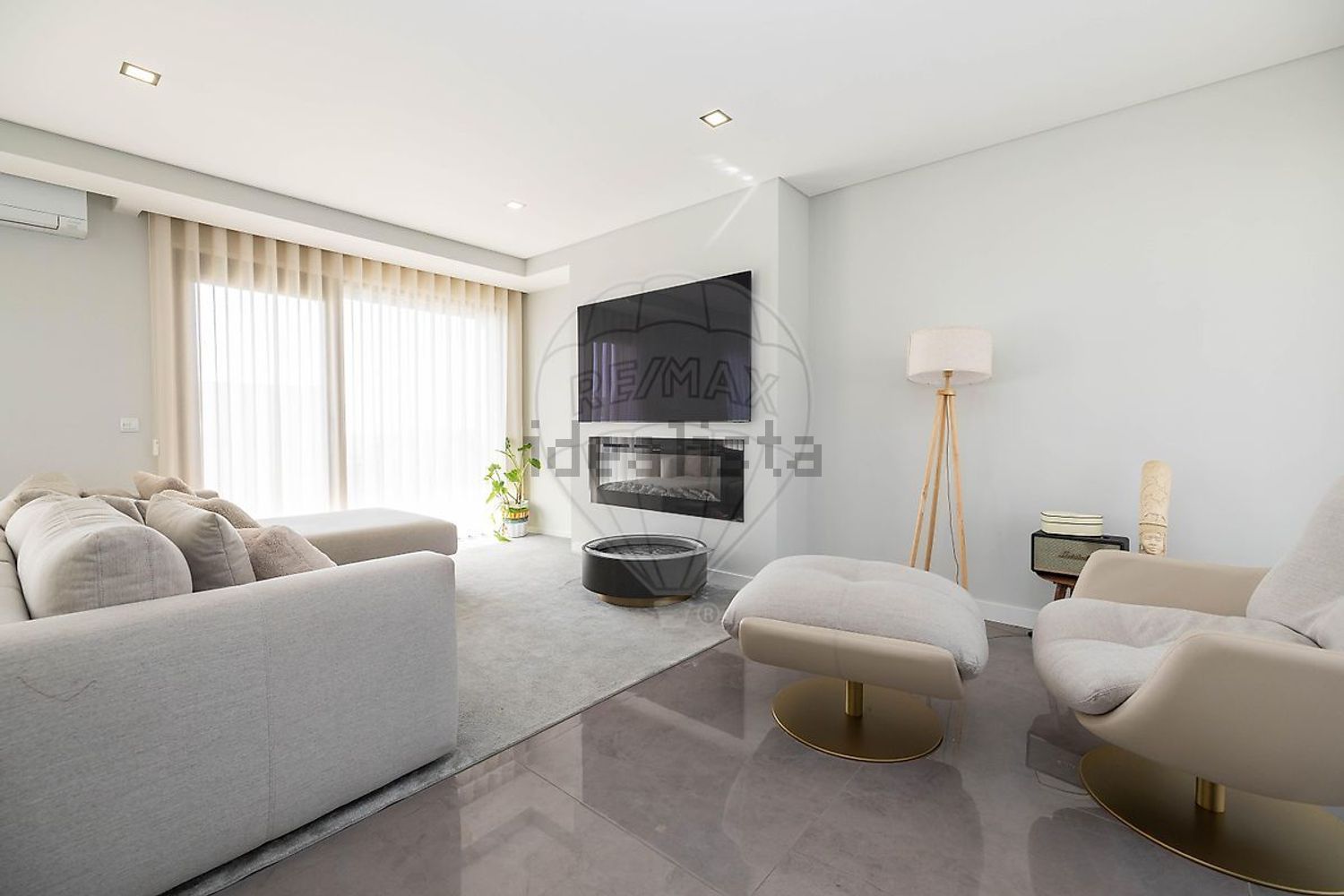 出租小楼房或独栋别墅在Rua Almeida Garrett - 客厅