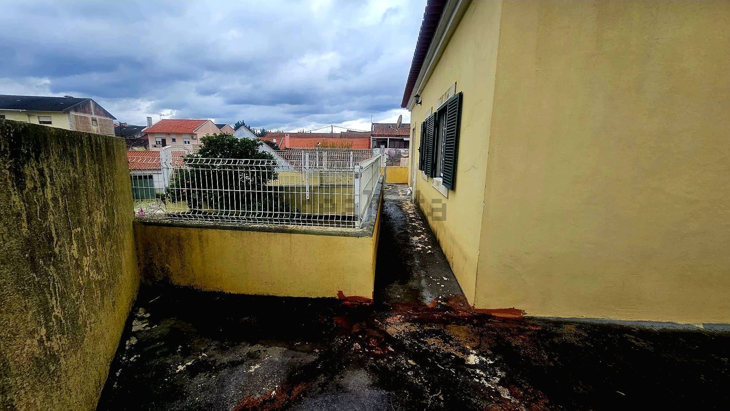 小楼房或独栋别墅出售在Rua da Cerca - 阳台