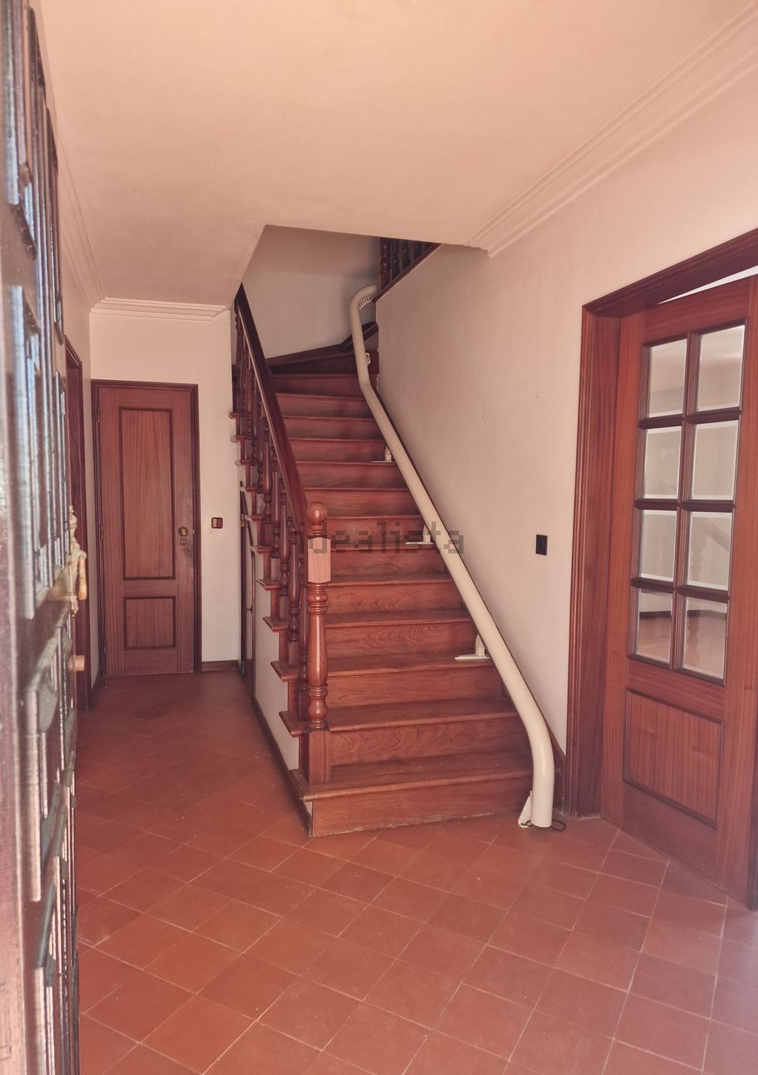 双拼别墅出售在Rua Fernando Namora, 6 - 楼梯