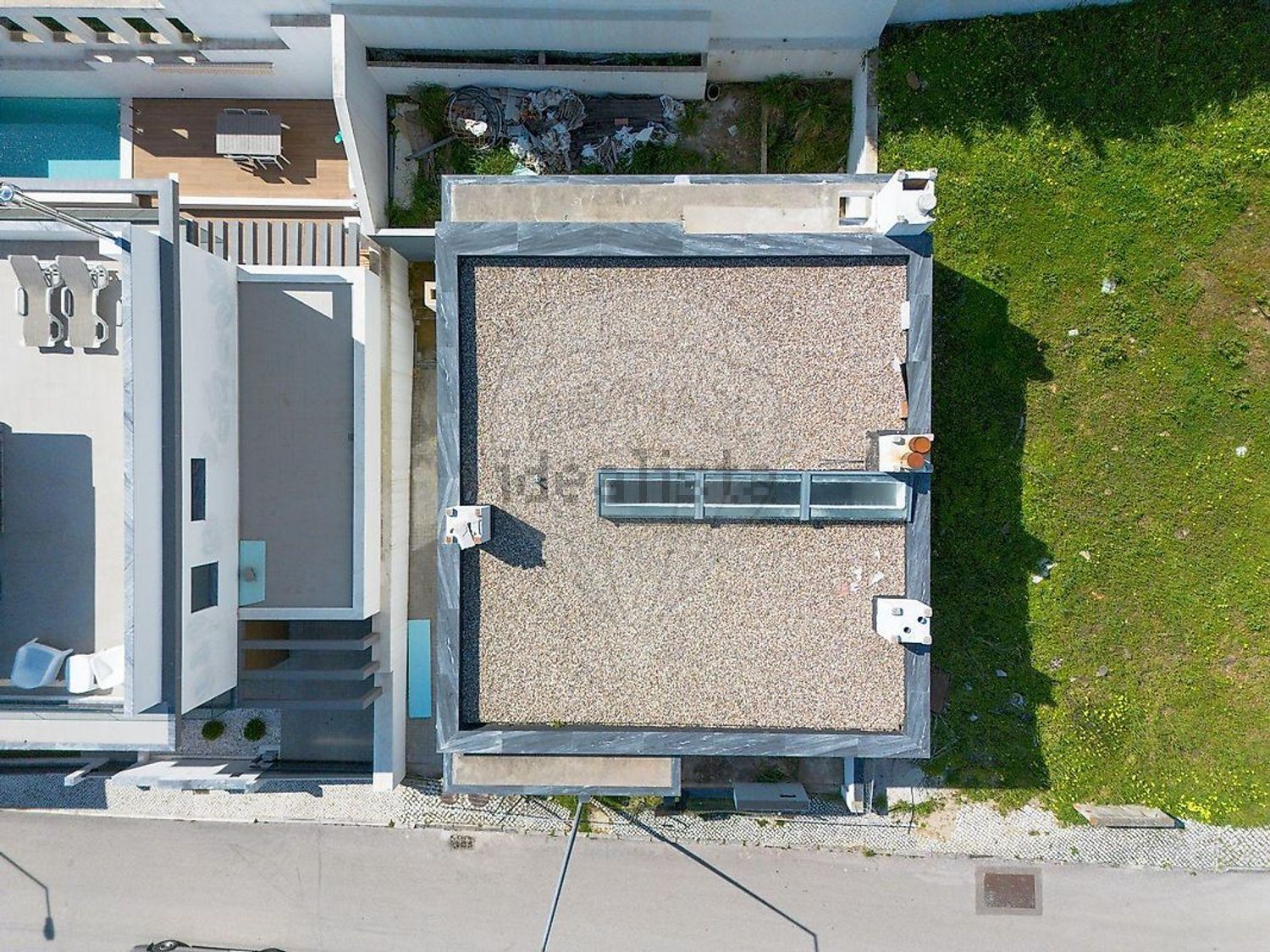 小楼房或独栋别墅出售在Rua das Flores - 外立面