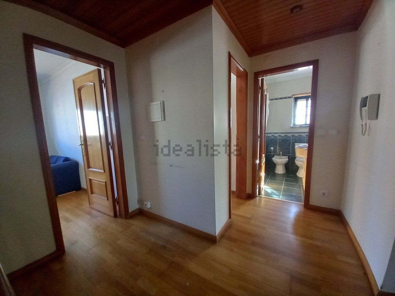 小楼房或独栋别墅出售在Rua do Cerrado das Tramagueiras - 过道