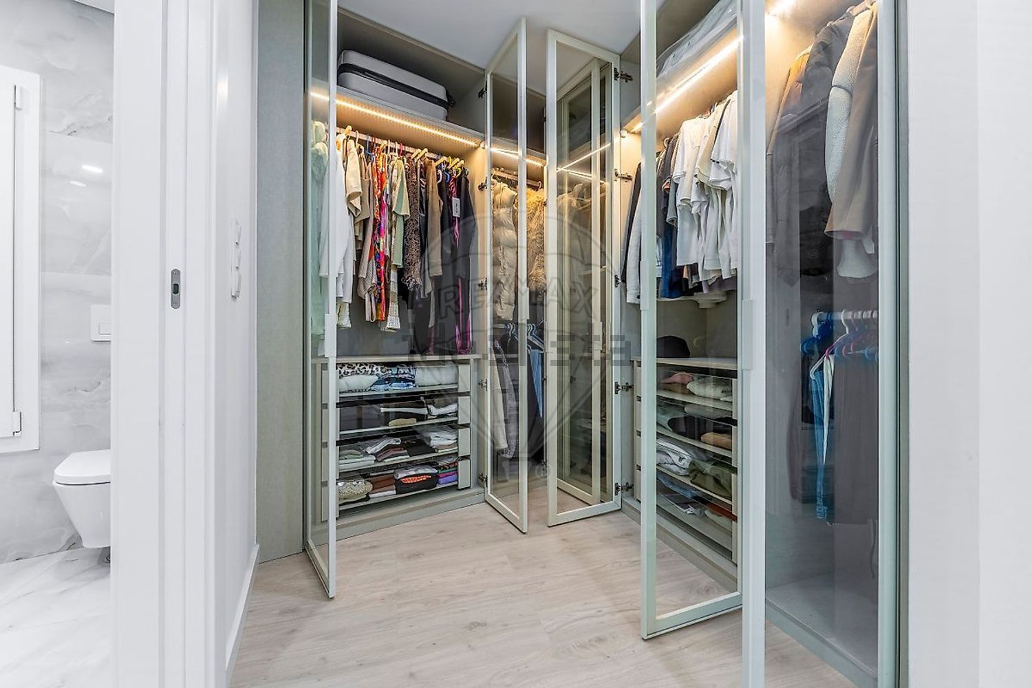 小楼房或独栋别墅出售在Rua da Ribeira - 试衣间