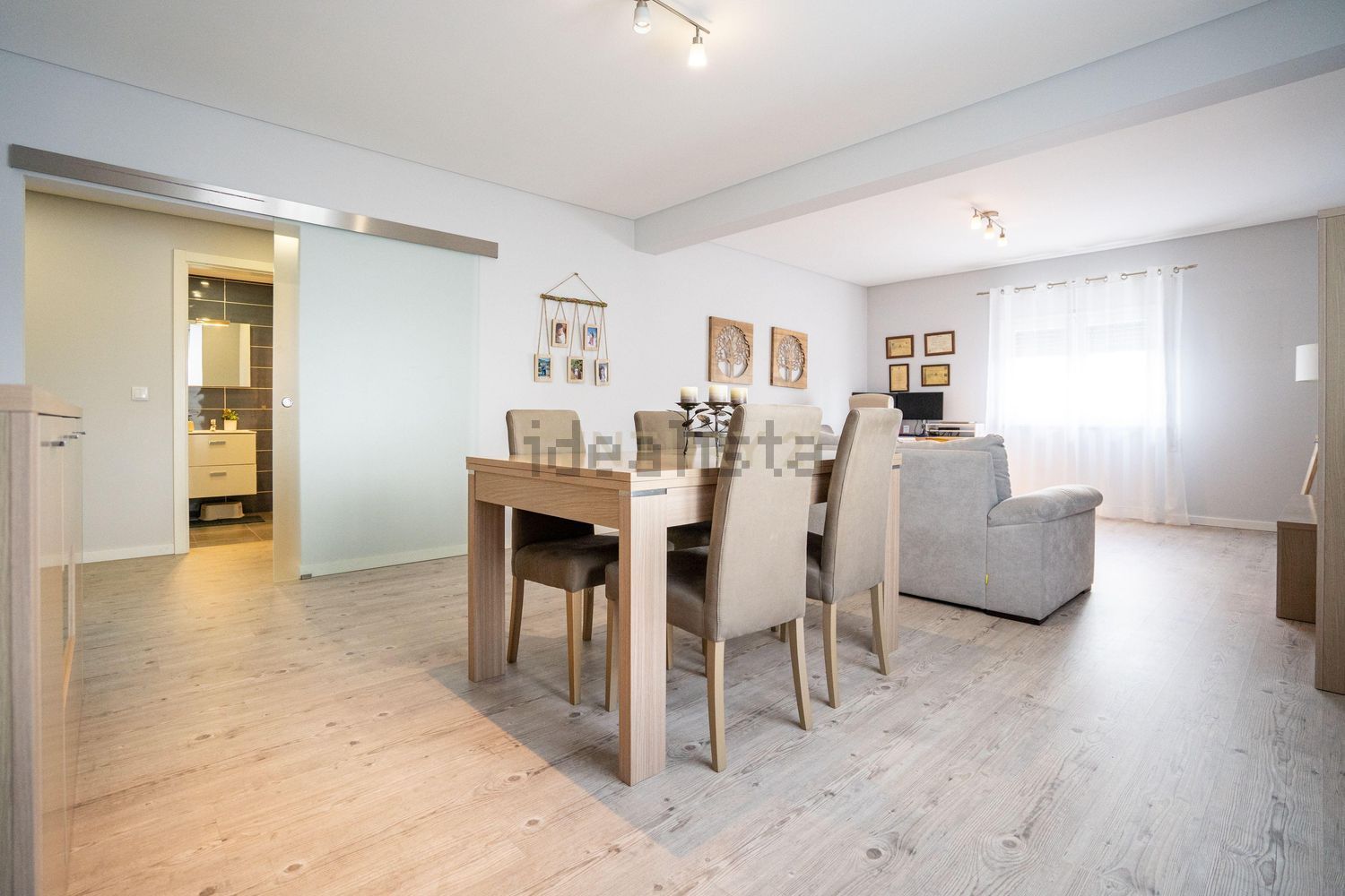 公寓 t2出售在Avenida dos Ferroviários - 客厅