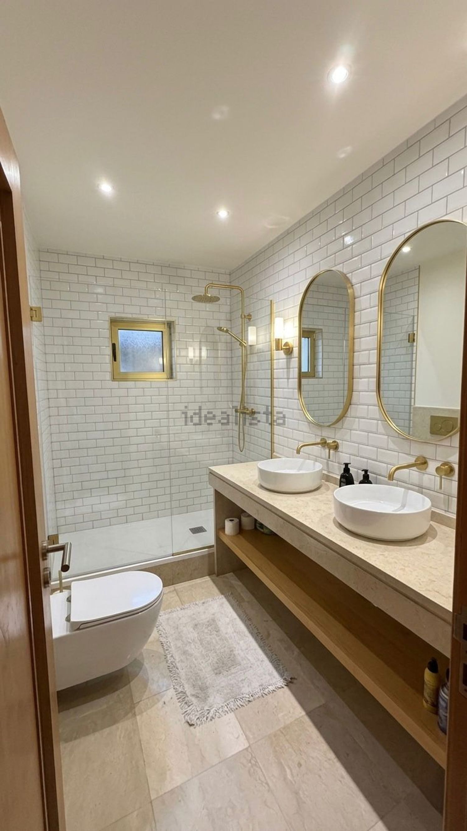 小楼房或独栋别墅出售在Rua das Rosas - 卫生间