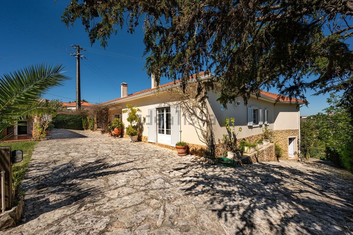 小楼房或独栋别墅出售在Rua das Eiras - 外立面