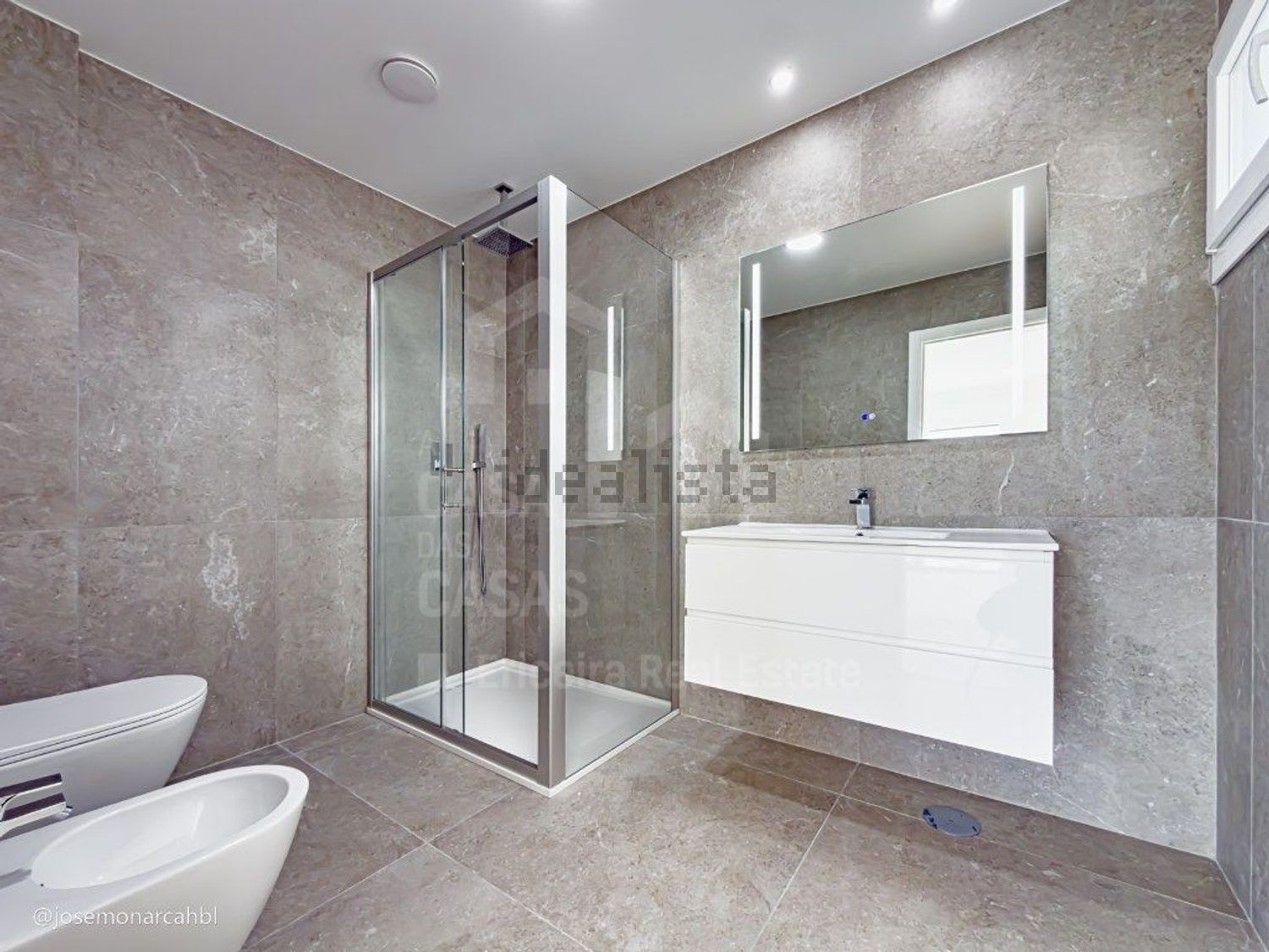 小楼房或独栋别墅出售在São Pedro da Cadeira - 卫生间