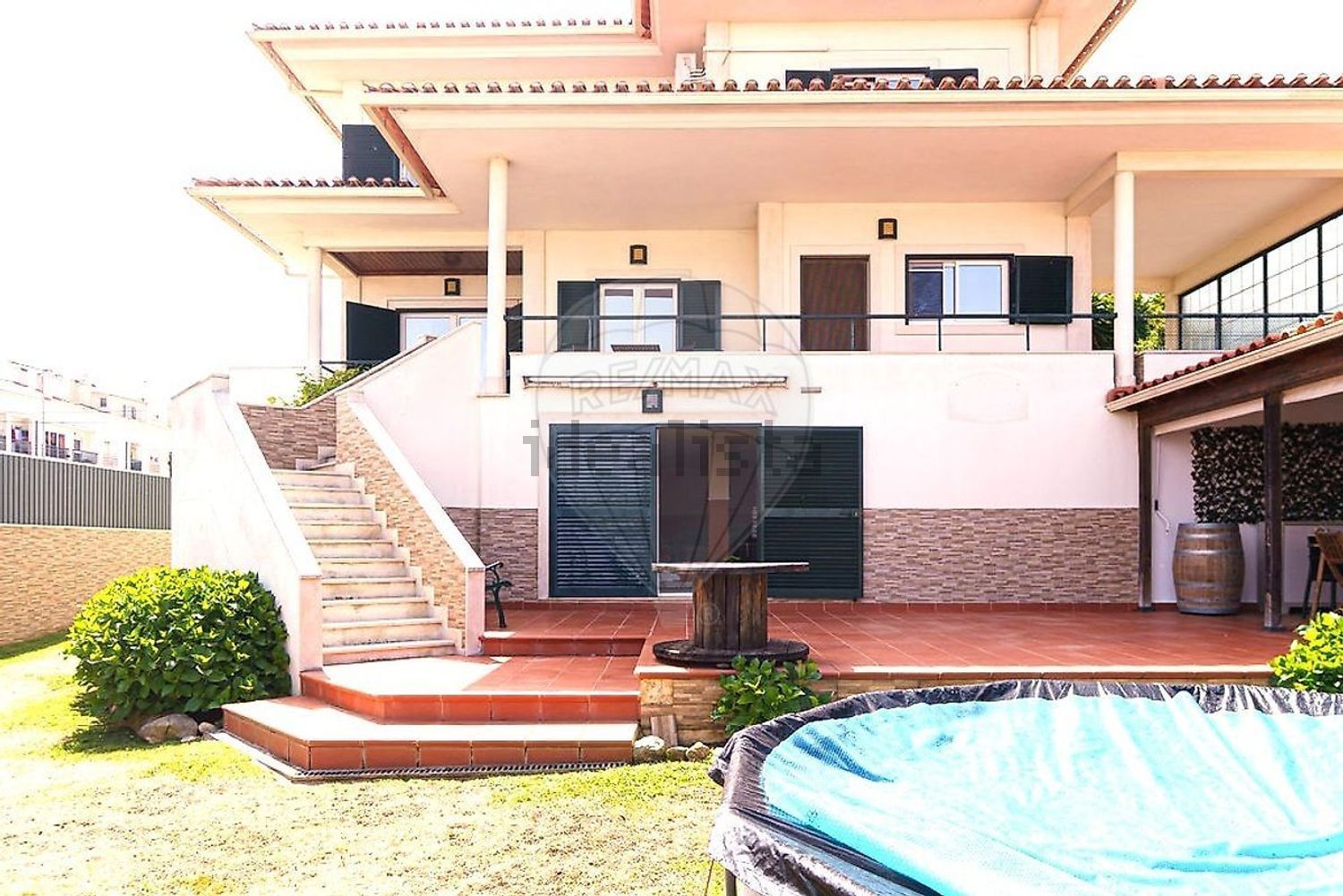 小楼房或独栋别墅出售在Rua Fernando Piteira Santos - 游泳池