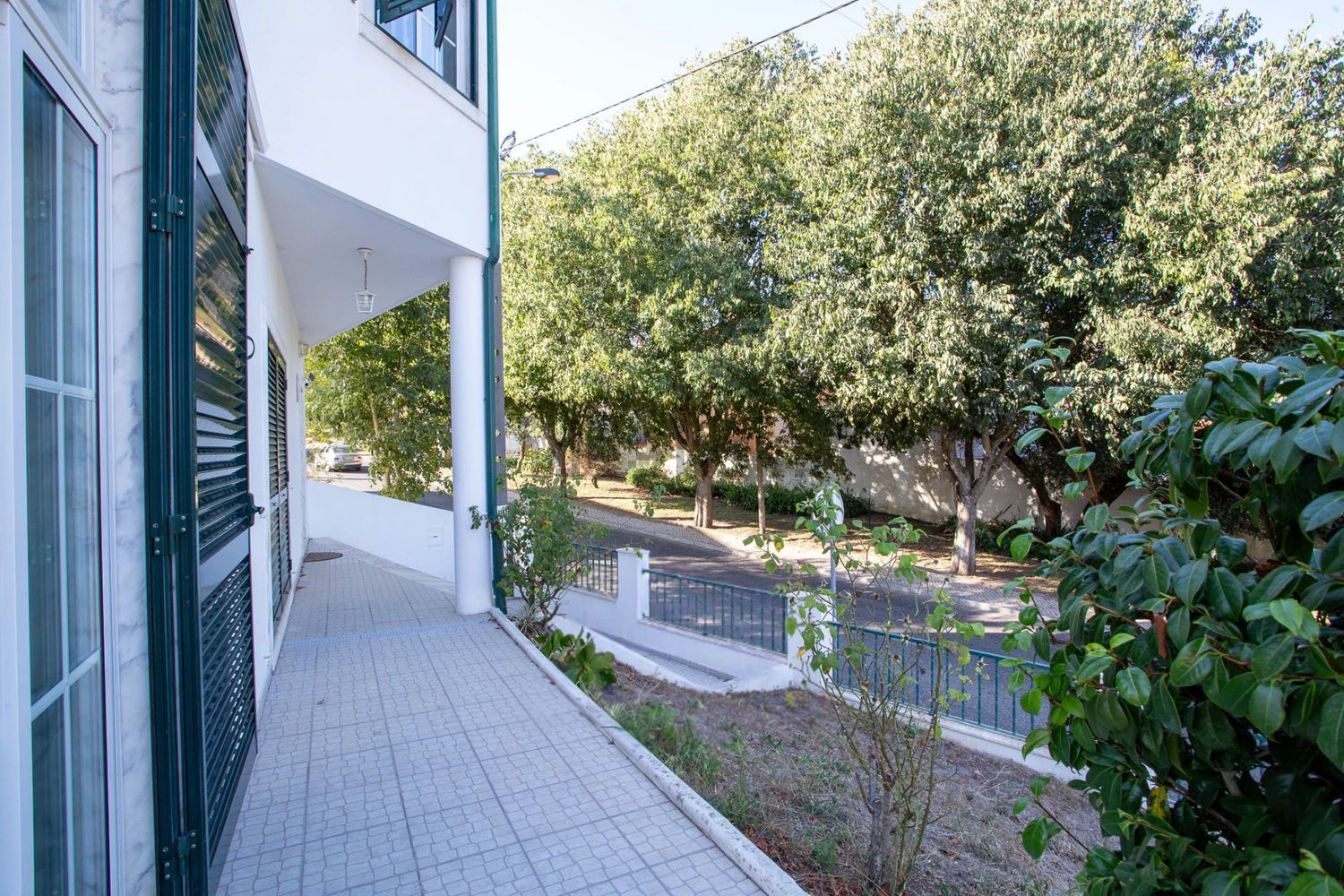 小楼房或独栋别墅出售在Rua do Alecrim - 阳台