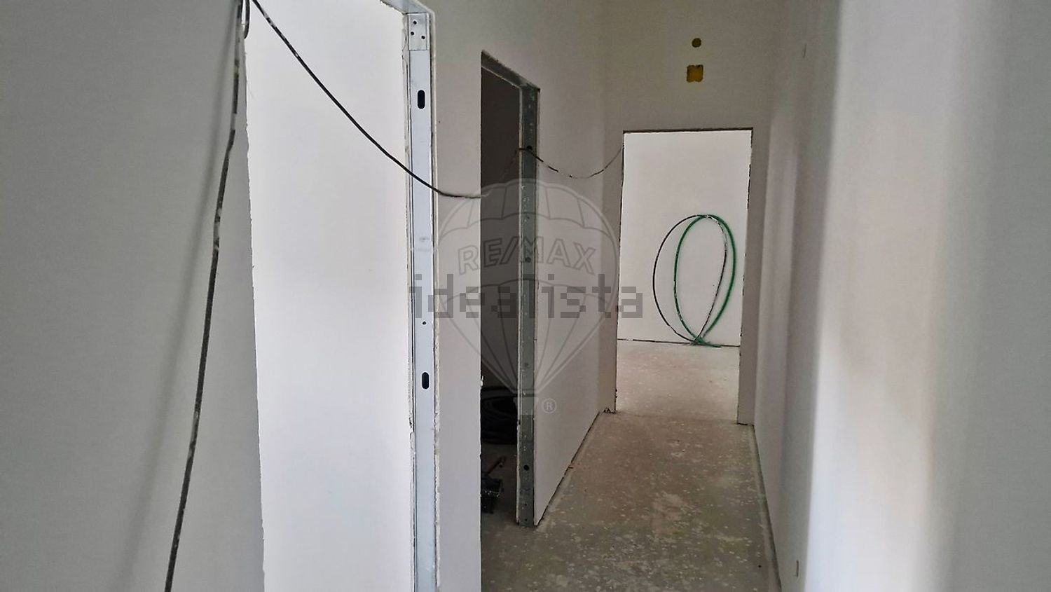 小楼房或独栋别墅出售N116 - 过道