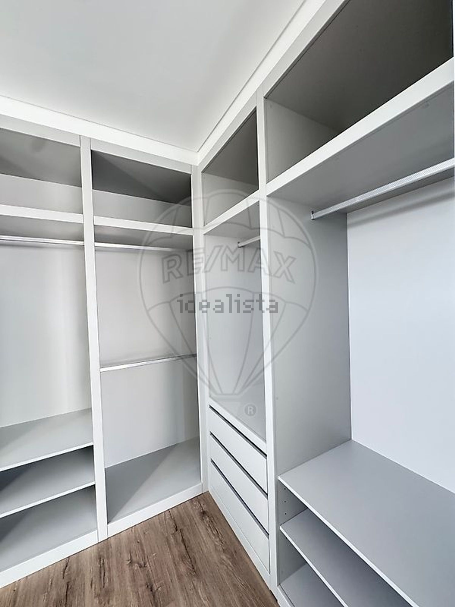 小楼房或独栋别墅出售在Alameda Miguel Torga - 试衣间