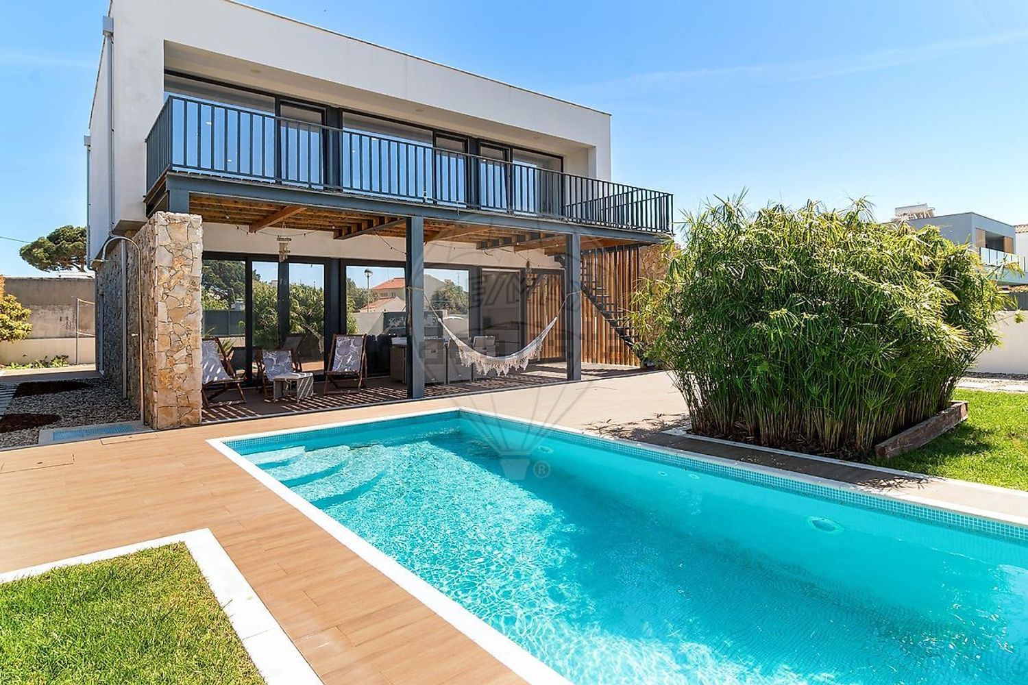 小楼房或独栋别墅出售在Rua dos Campos - 游泳池