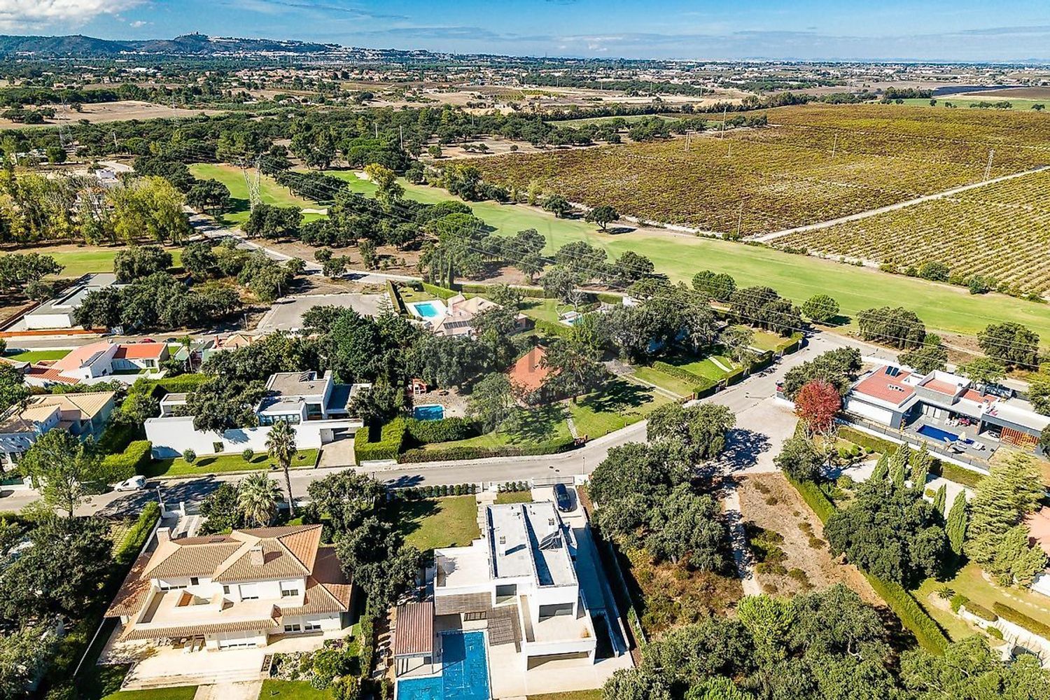 小楼房或独栋别墅出售Ip1 - 视线