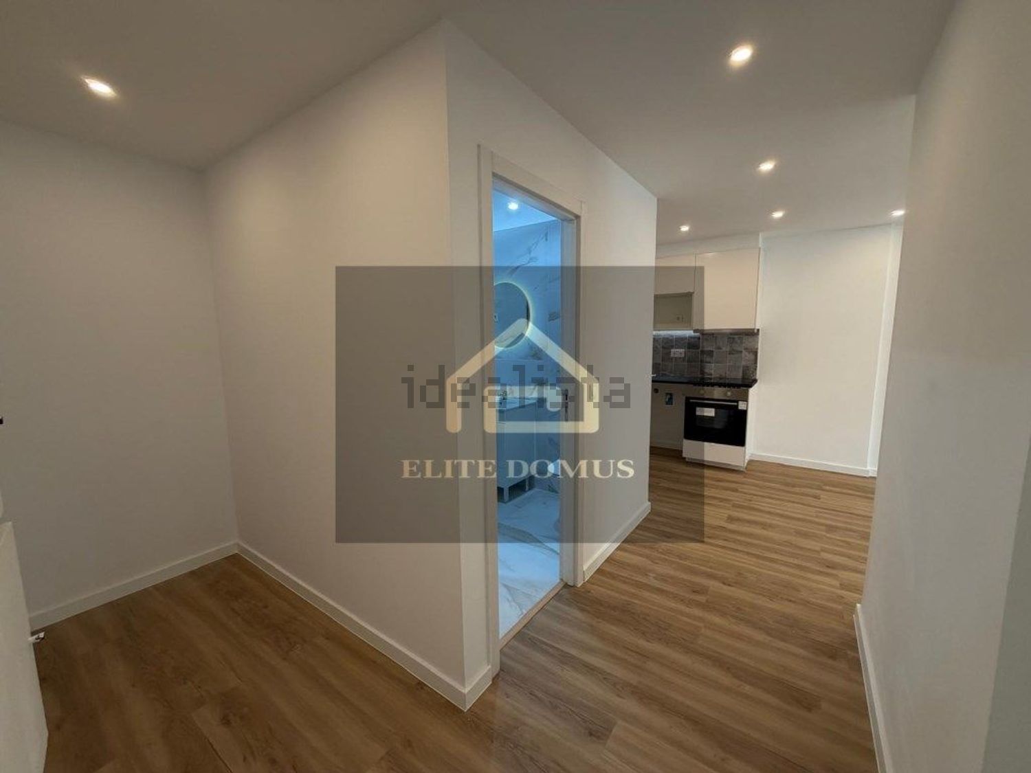 公寓 t2出售在Rua Jaime Martins Barata - 照片