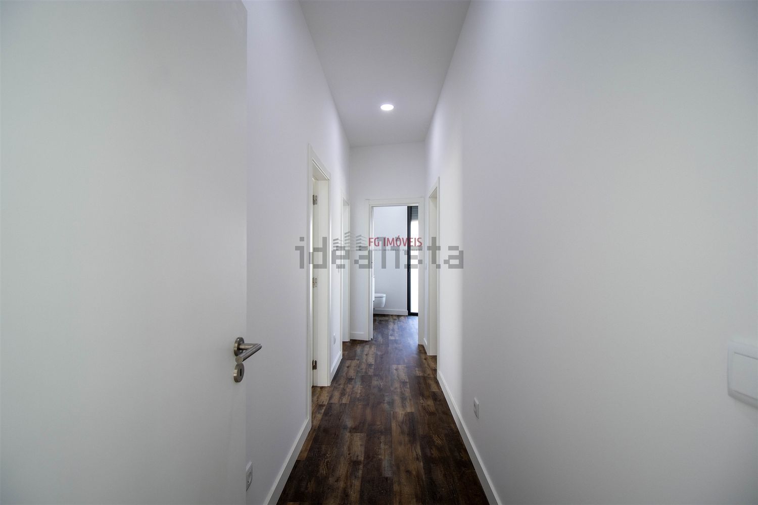 小楼房或独栋别墅出售在Rua das Olaias - 过道