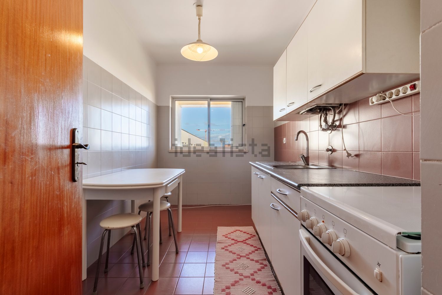 出租公寓 t2在Rua David Mourão Ferreira, 3 - 厨房