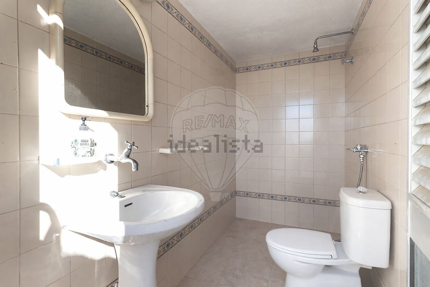 小楼房或独栋别墅出售在Rua António Sérgio - 卫生间