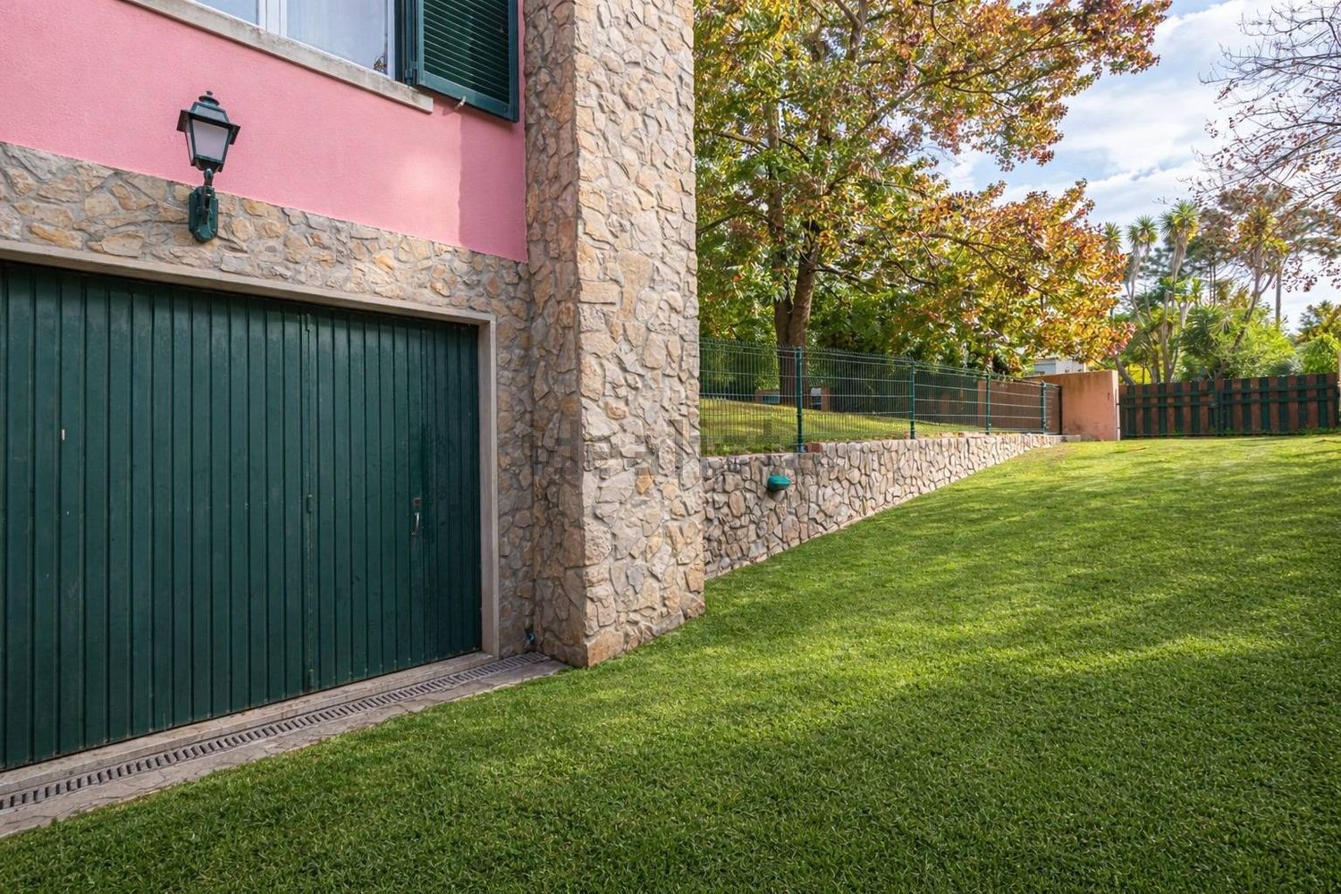 出租小楼房或独栋别墅在Rua das Margaridas, 20 - 外立面