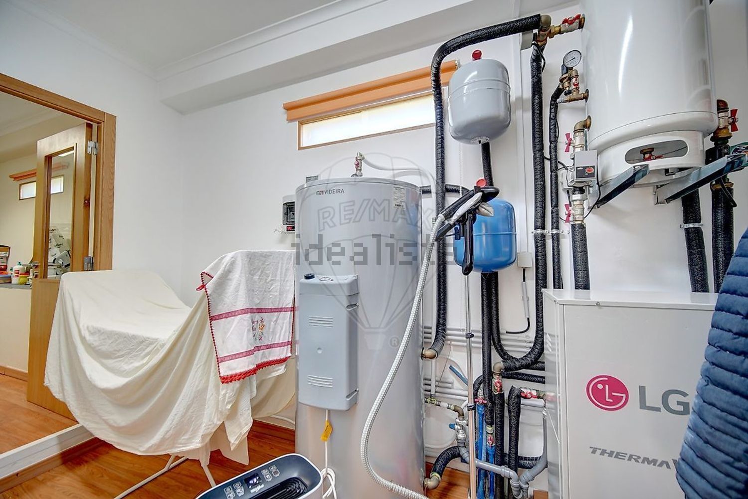 小楼房或独栋别墅出售在São Quintino - 共同区域