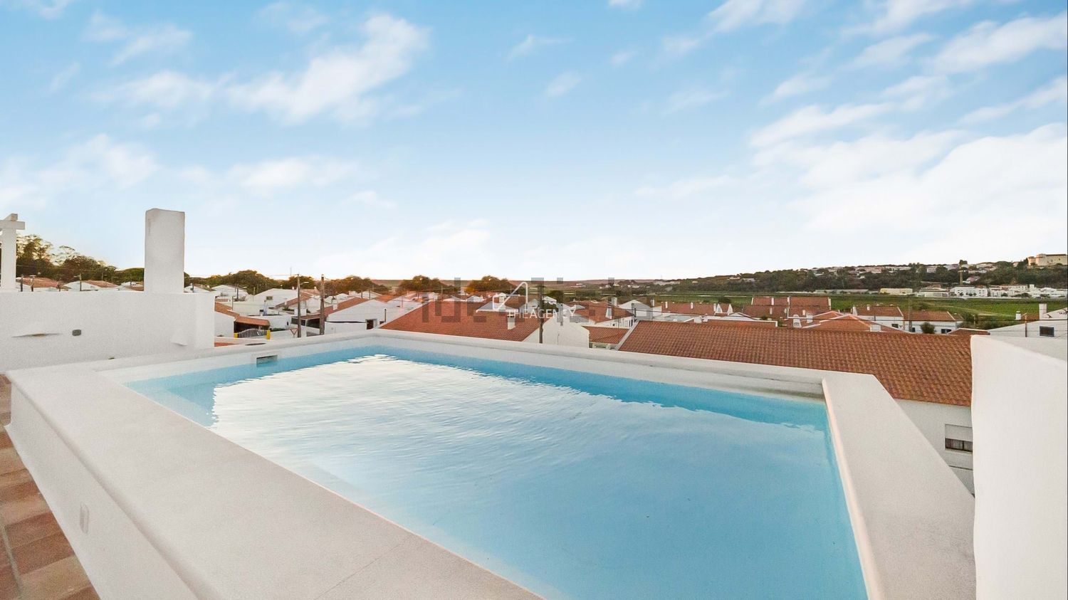 双拼别墅出售在Bairro da Quintinha - 游泳池