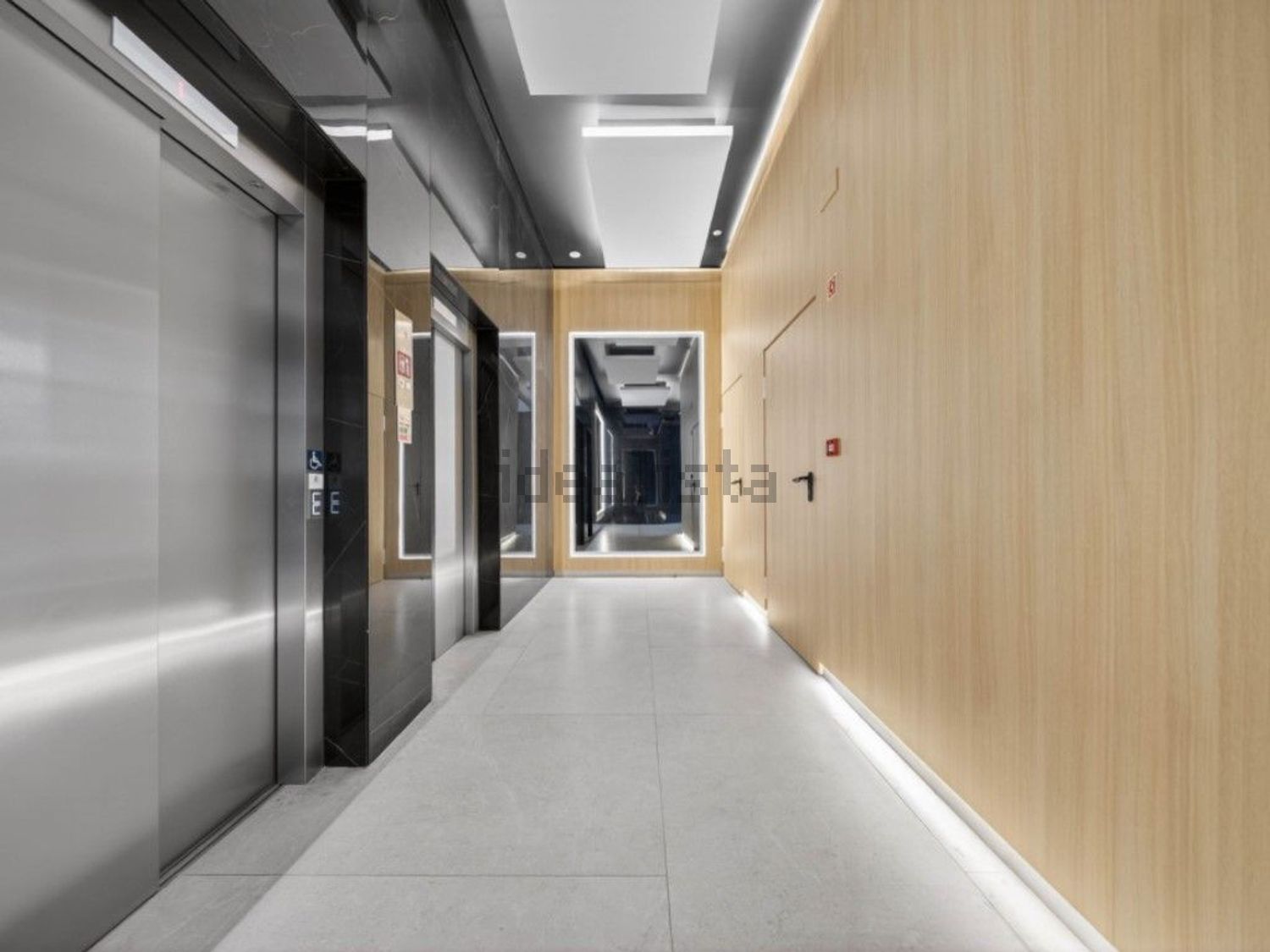 公寓 t4出售在Avenida Descobertas - 过道