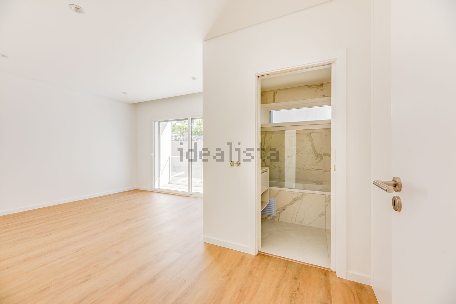 小楼房或独栋别墅出售在Santa Iria de Azoia - São João da Talha - Bobadela - 试衣间