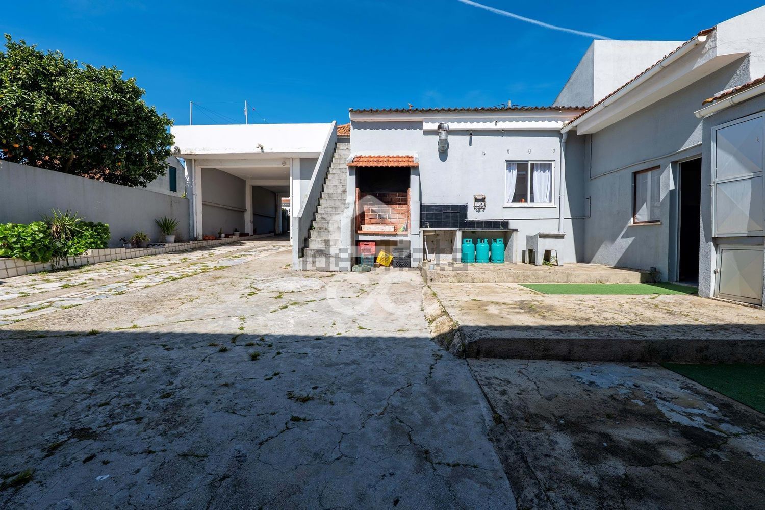 小楼房或独栋别墅出售在Lamas e Cercal - 外立面