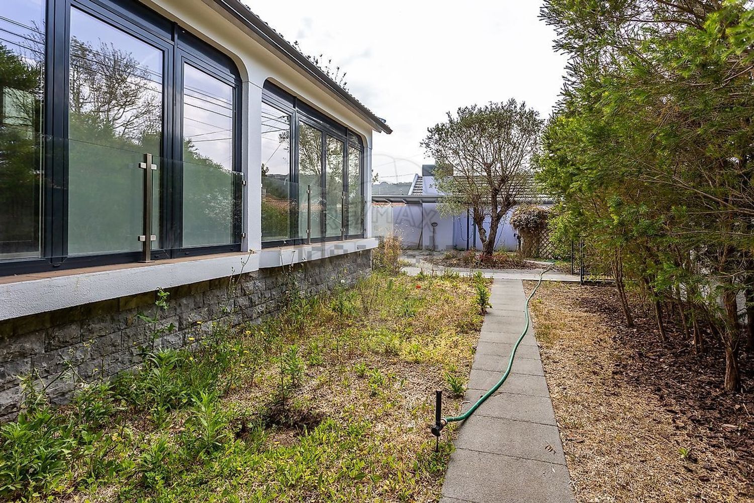 小楼房或独栋别墅出售在Rua Central - 外立面