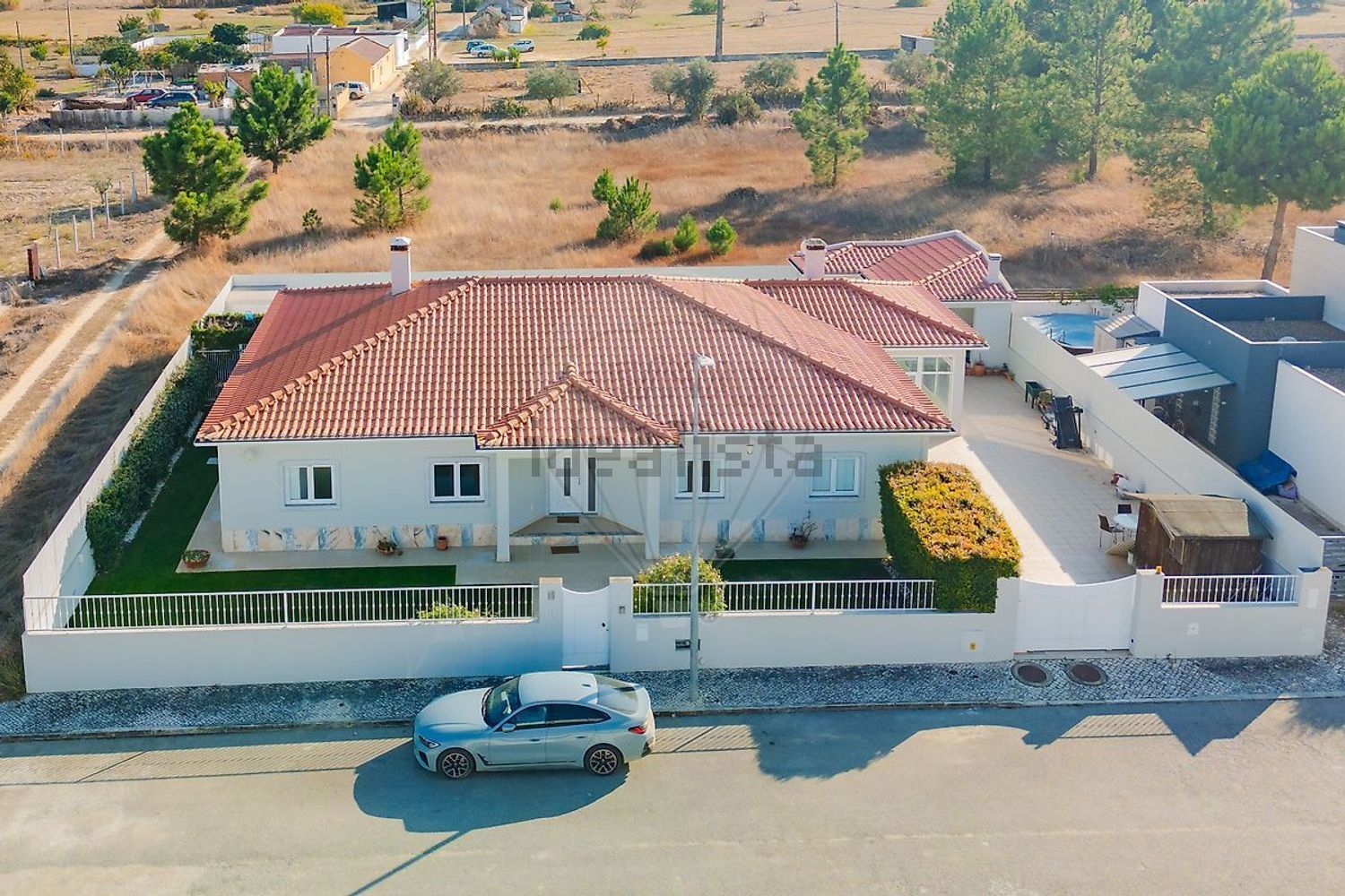 小楼房或独栋别墅出售在Rua do Rosmaninho - 外立面