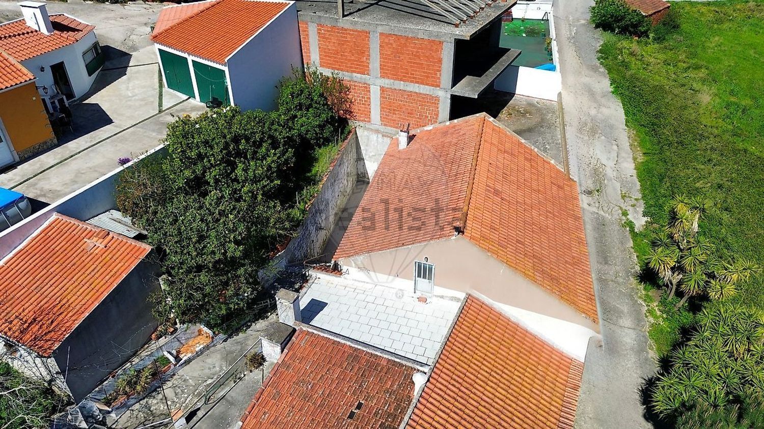 小楼房或独栋别墅出售在Rua das Adegas - 游泳池