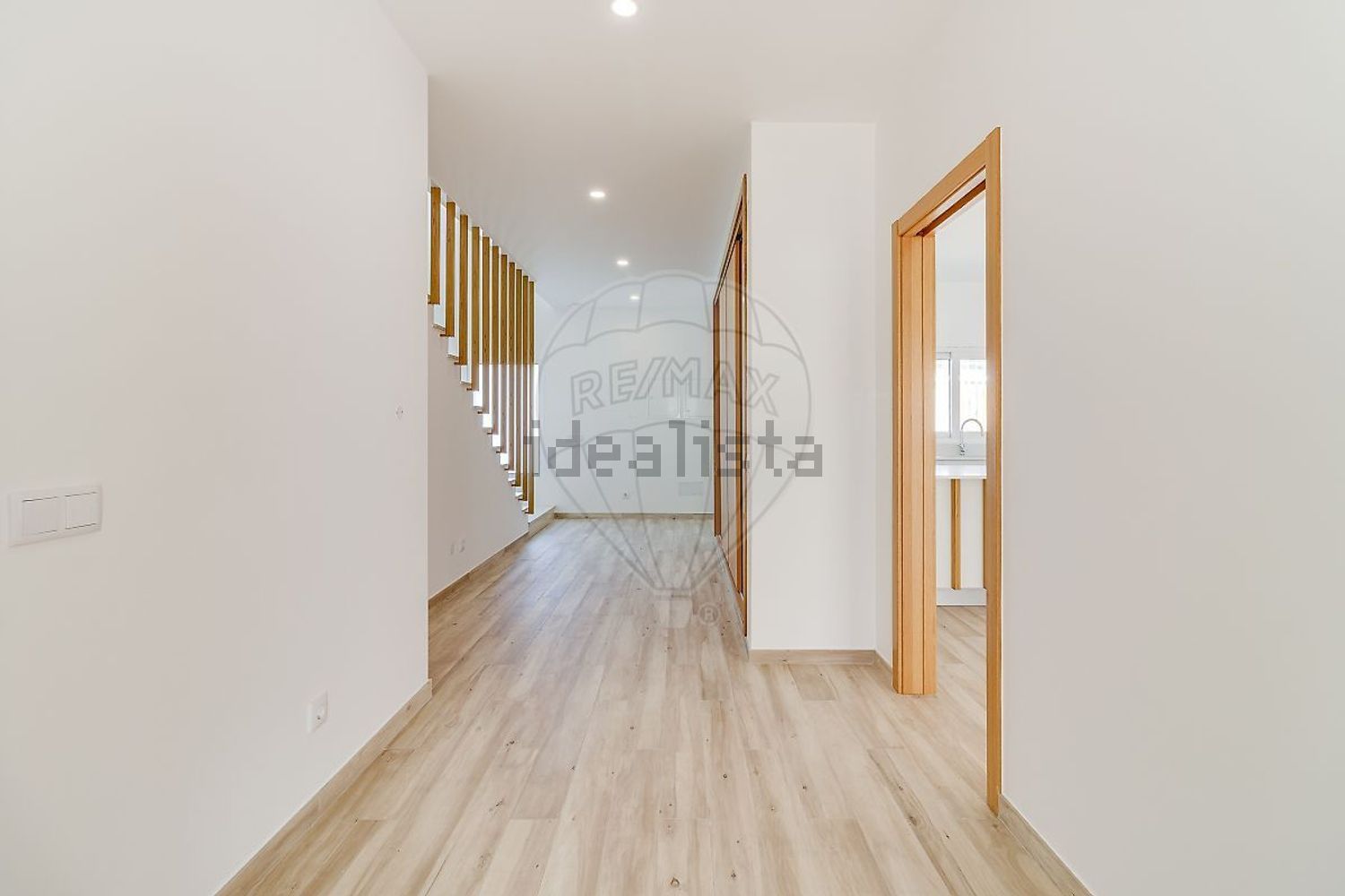 小楼房或独栋别墅出售在Rua da Cabine - 过道