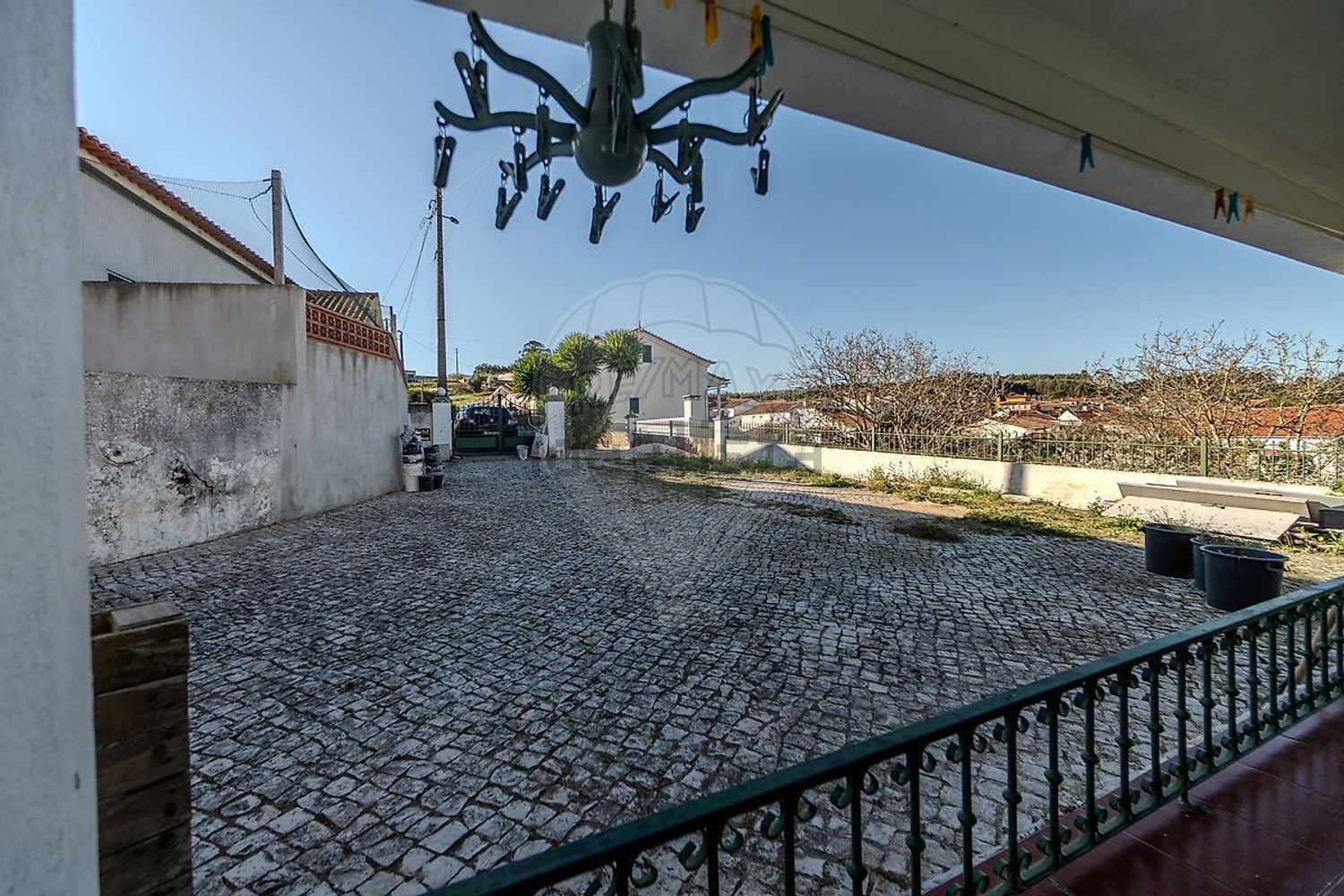 小楼房或独栋别墅出售在São Quintino - 阳台