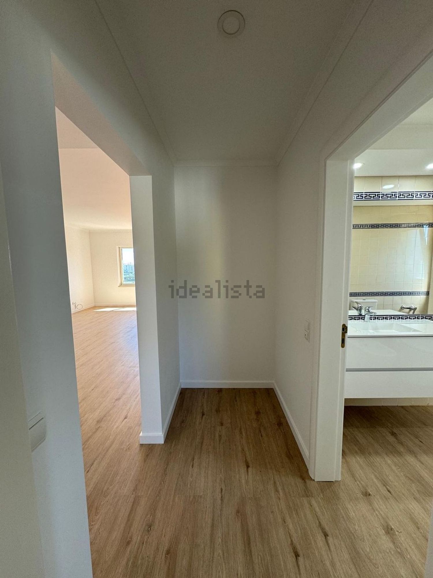 出租公寓 t1在Rua Almada Negreiros, 14 - 前厅