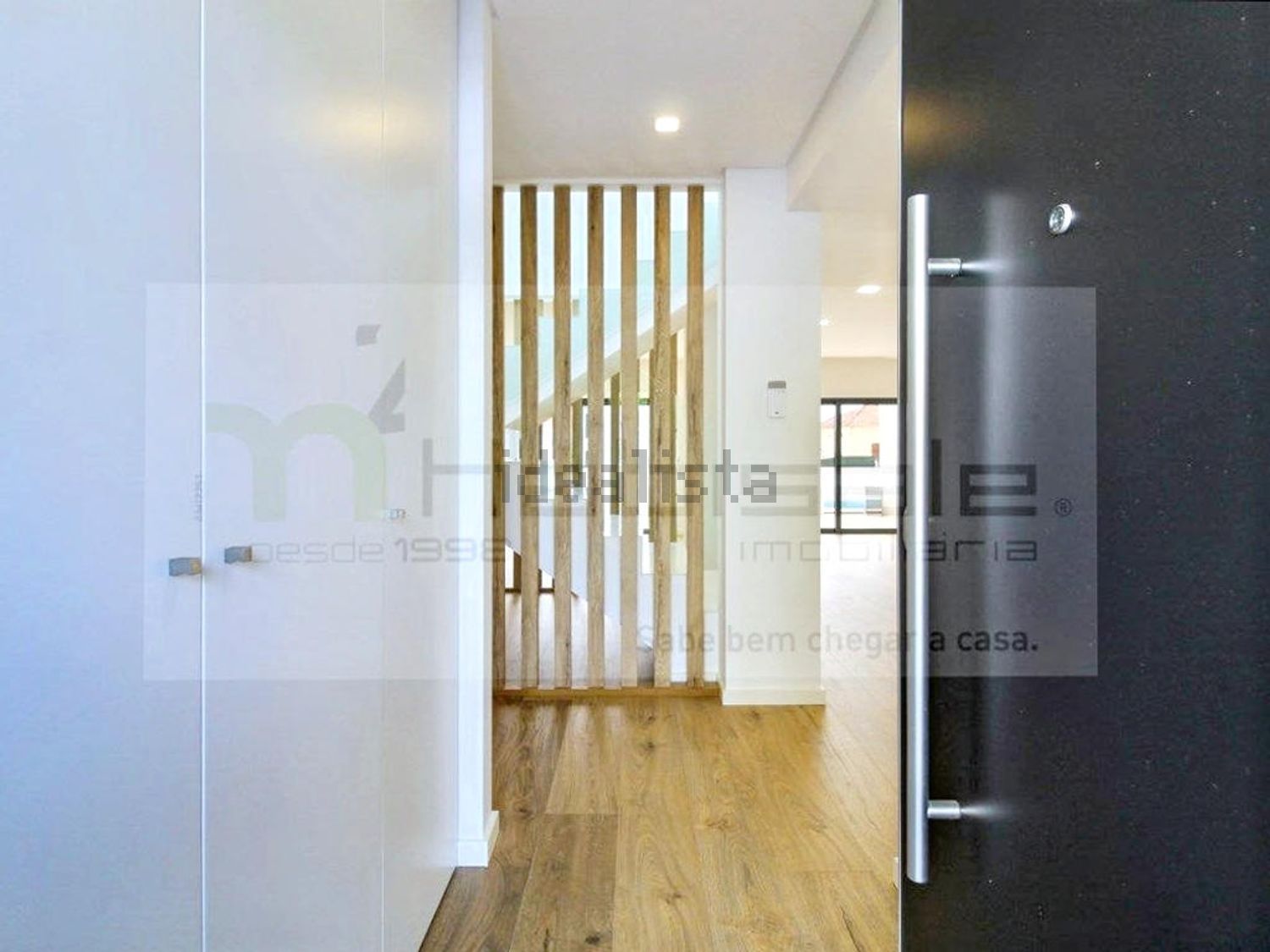 小楼房或独栋别墅出售在Rua Marechal Craveiro Lopes, 43 - 过道