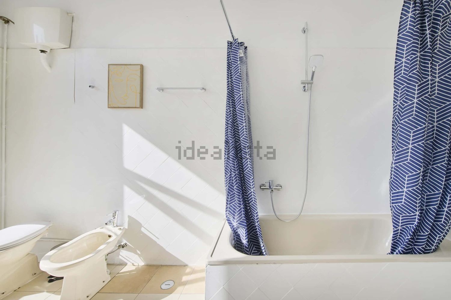 出租房间在Largo Vitorino Damásio, 2 - 卫生间