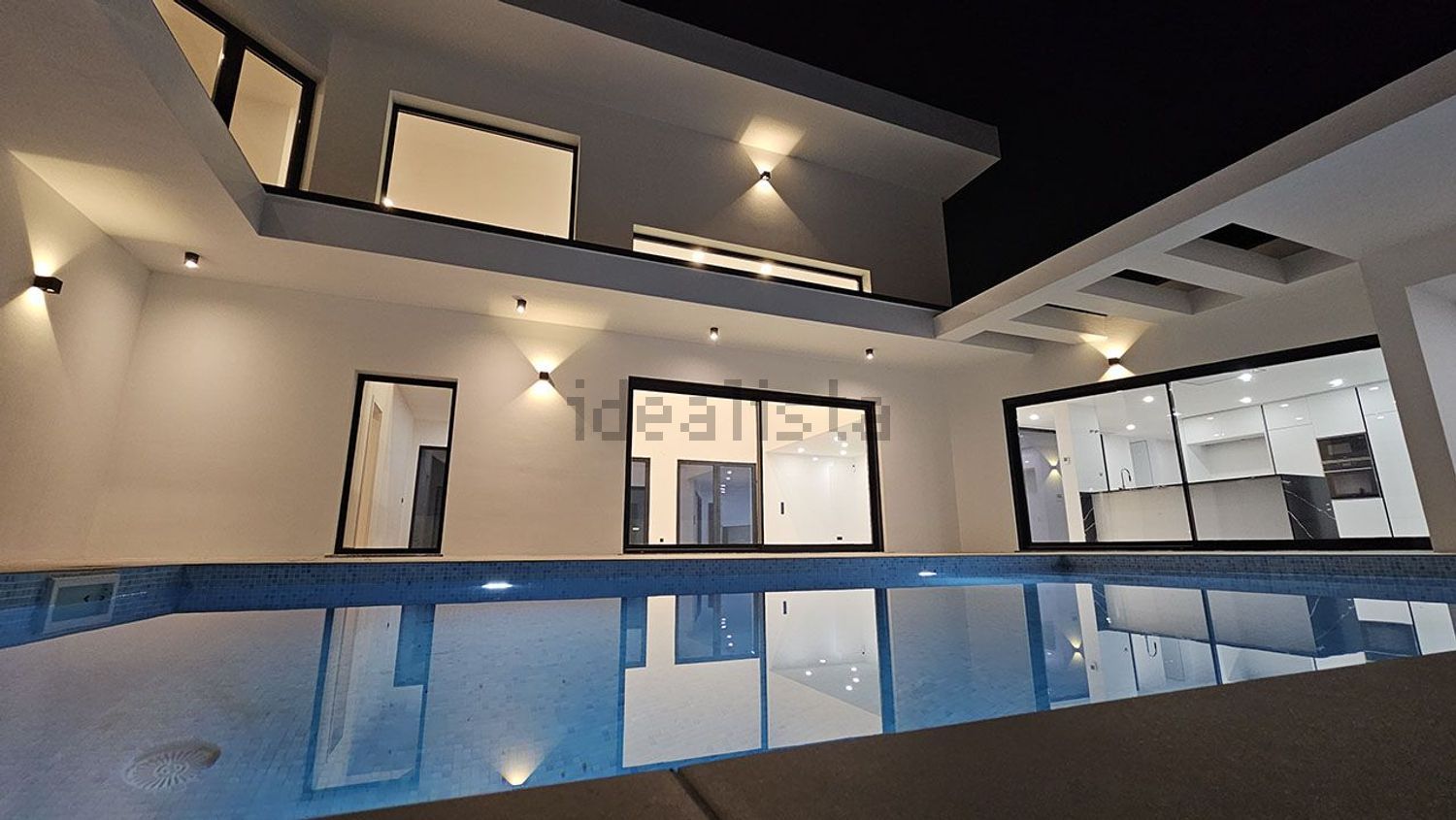 小楼房或独栋别墅出售在Avenida Pinhal do Arneiro - 游泳池