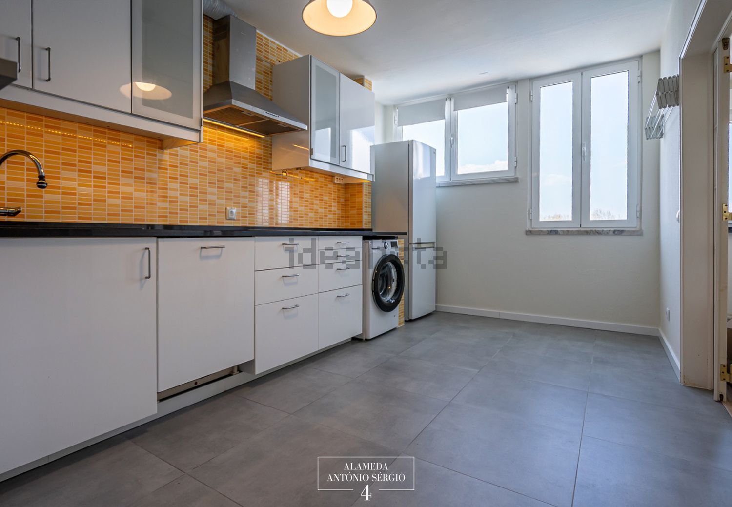 出租公寓 t2在Alameda António Sérgio, 4 - 厨房