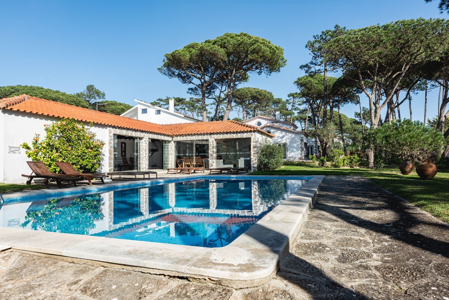 小楼房或独栋别墅出售在Caminho do Rio Touro - 游泳池